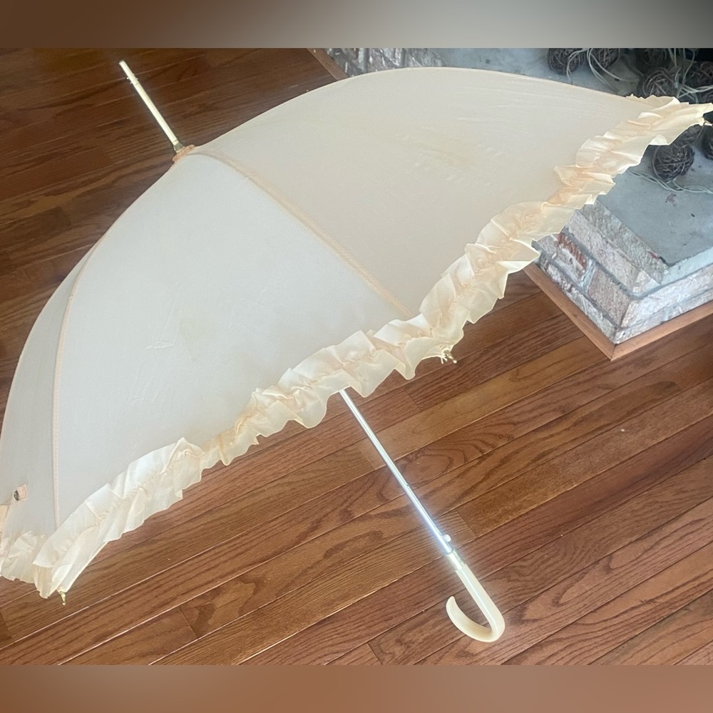 Vintage Light Pink Rain Umbrella, ruffled edges & plastic handle by Merle Norman